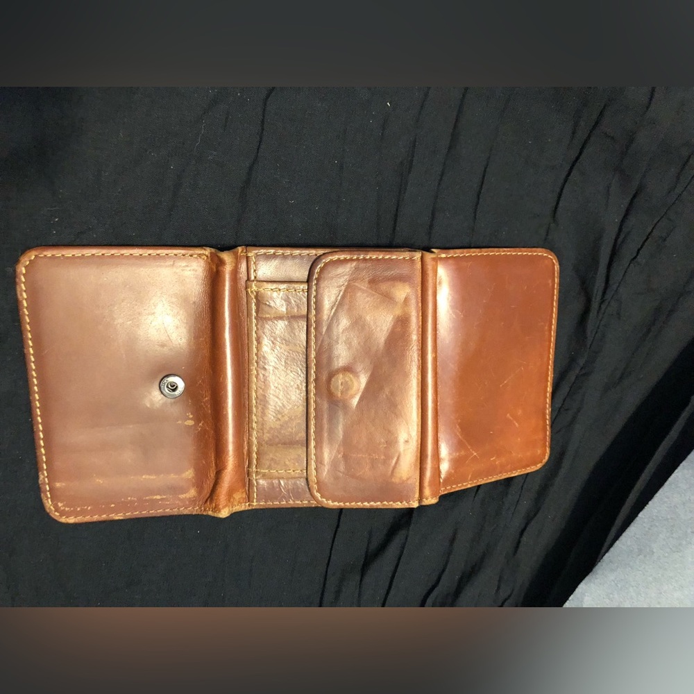 Leather Tri-Fold Wallet - Picture 4 of 7